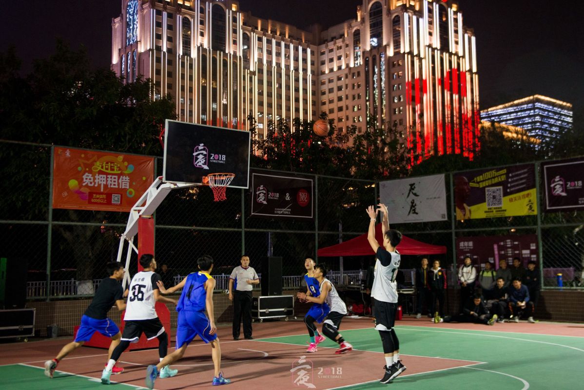 篮球大型游戏_篮球大全打游戏手机版_打篮球游戏大全
