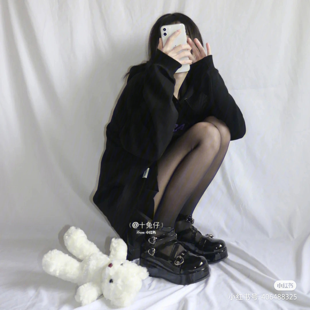 王智 黑色丝袜性感照片_性感黑色丝袜美女脱衣绣惑帅哥_超薄性感黑色丝袜诱惑