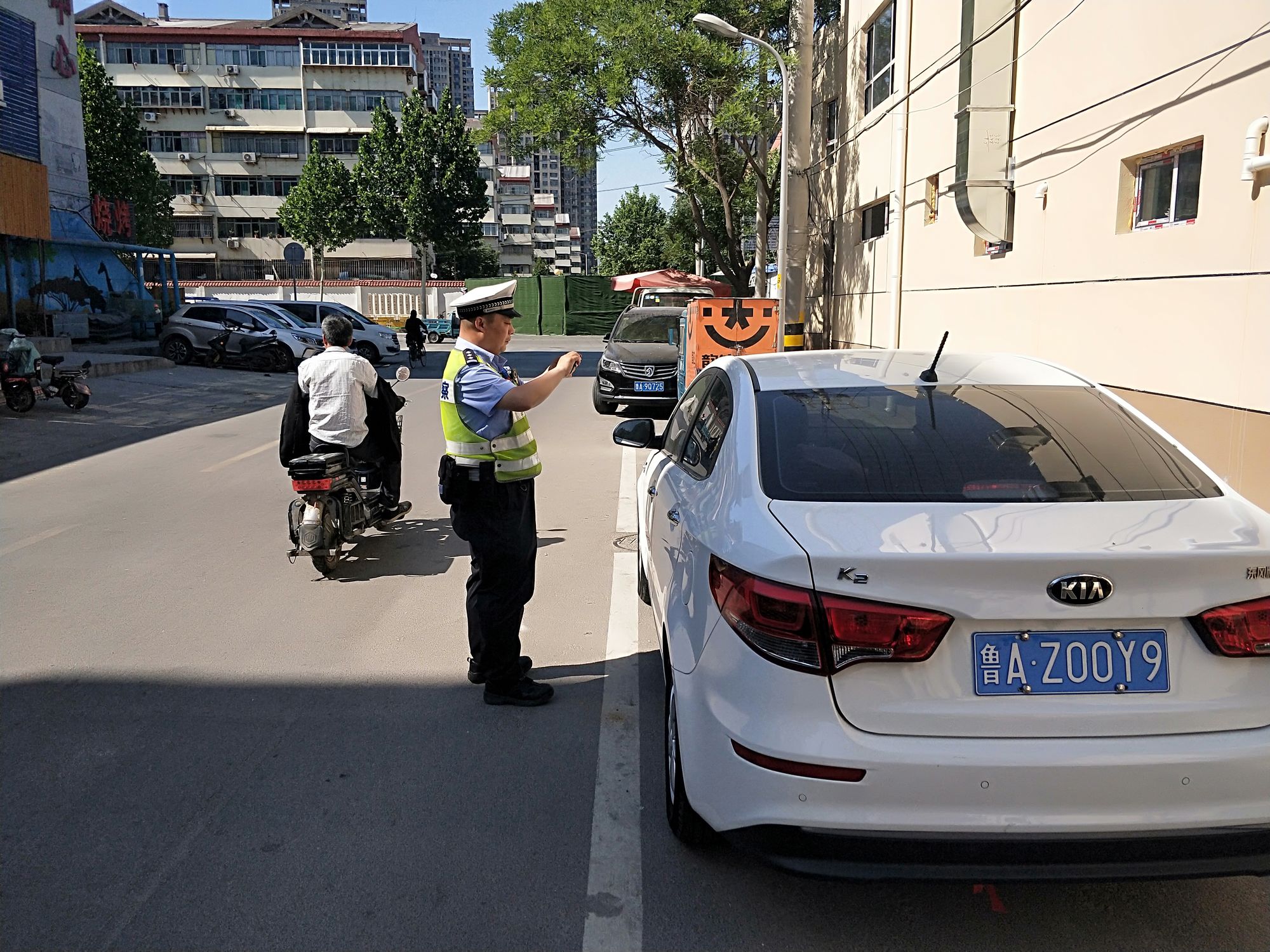路考靠边停车_停车_停车场道闸
