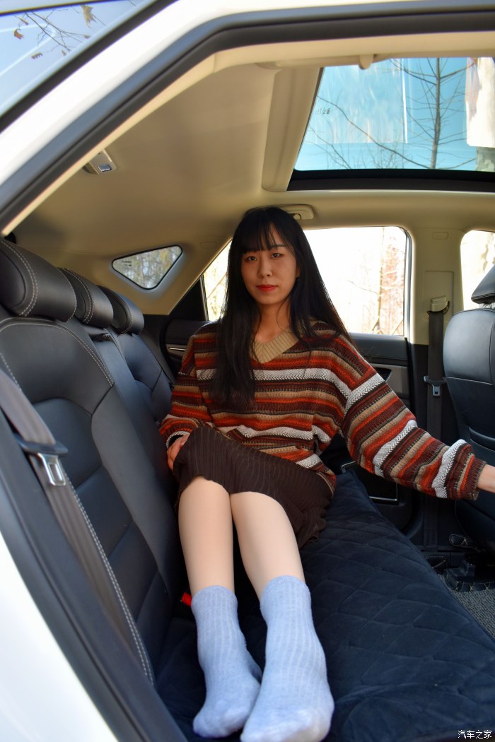 美女同居日，揭晓秘密！