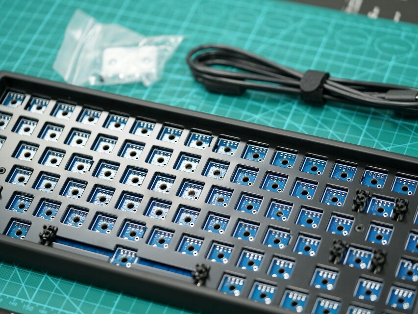 键盘游戏什么轴最好_键盘那个轴玩游戏好_游戏键盘什么轴好