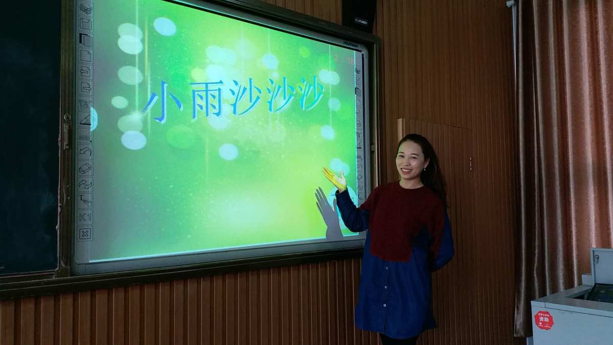 小提琴小女孩_火遍全网的小提琴小女孩_小提琴女孩