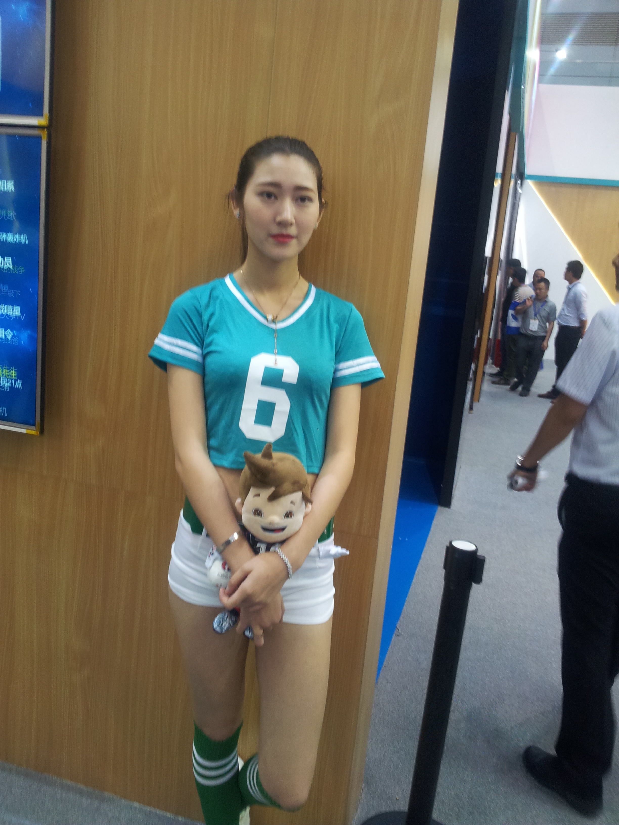 操美女软件-一键操控美女，乐趣无穷