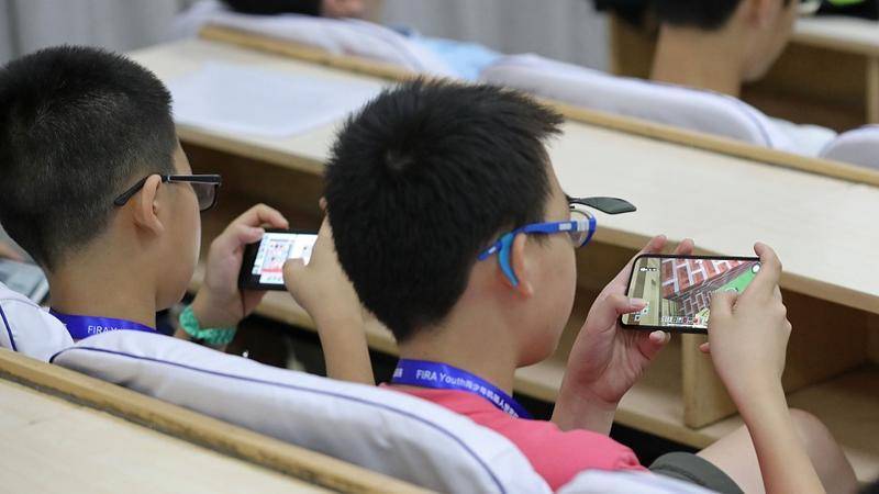 青少年阻止打手机游戏的英文_怎样阻止青少年打游戏手机_青少年打游戏犯法吗