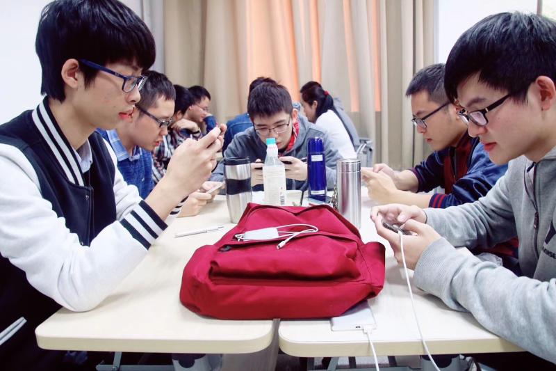 类似cs的手机单机游戏_类似手机游戏兔子波比_类似csgirl手机游戏