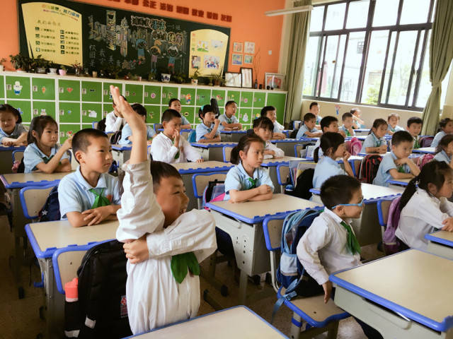怎样防止上课玩手机游戏_如何制止学生上课玩手机_防止学生上课玩手机的措施