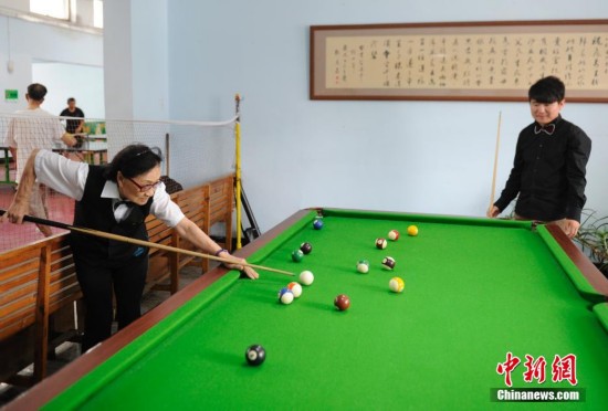 奶奶游戏攻略怎么逃出去_奶奶游戏通关攻略_奶奶手机游戏攻略