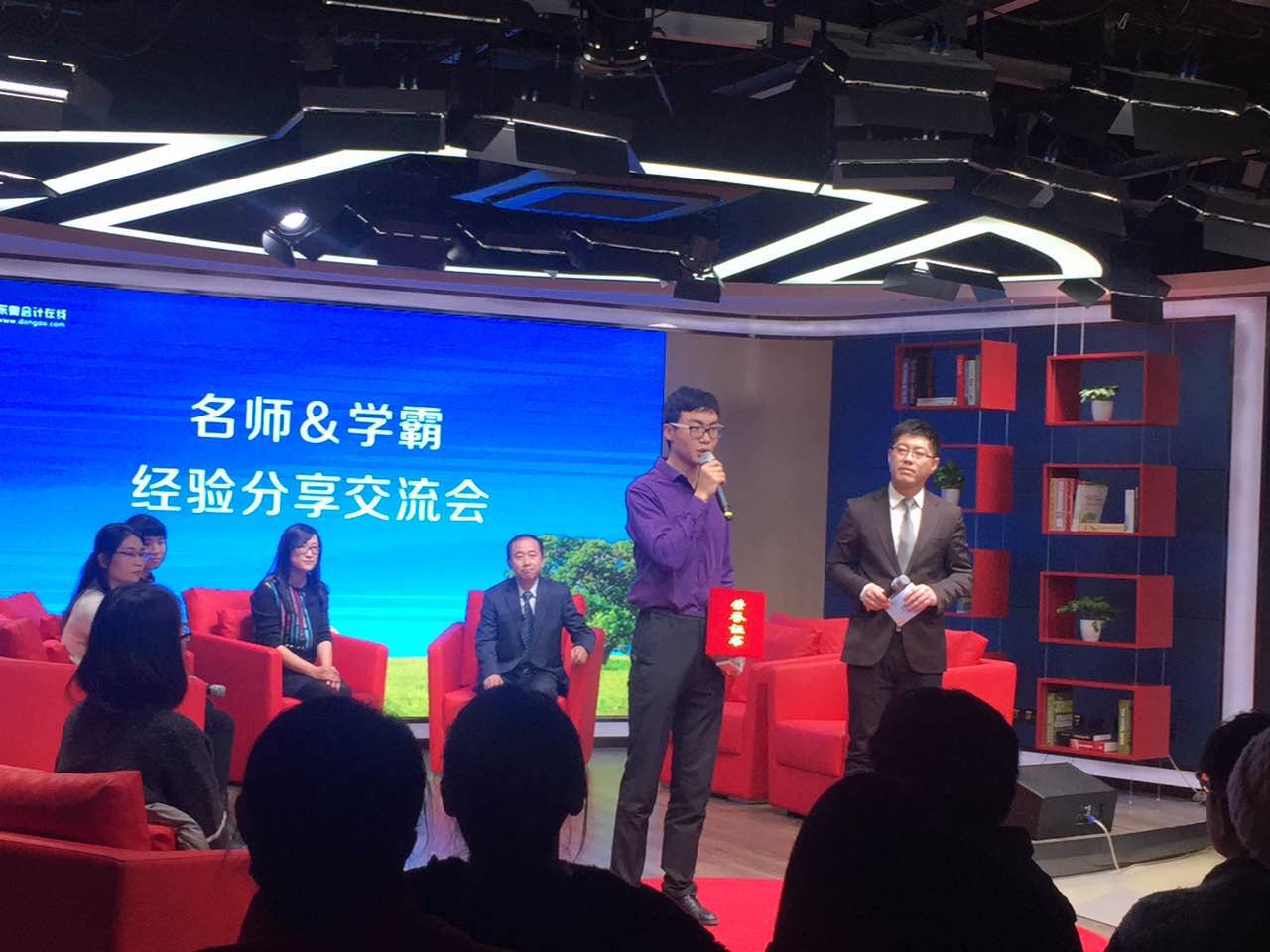 大嘴巴嘟嘟_嘴巴大的女人命运如何_嘴巴大嘴唇厚怎么变小