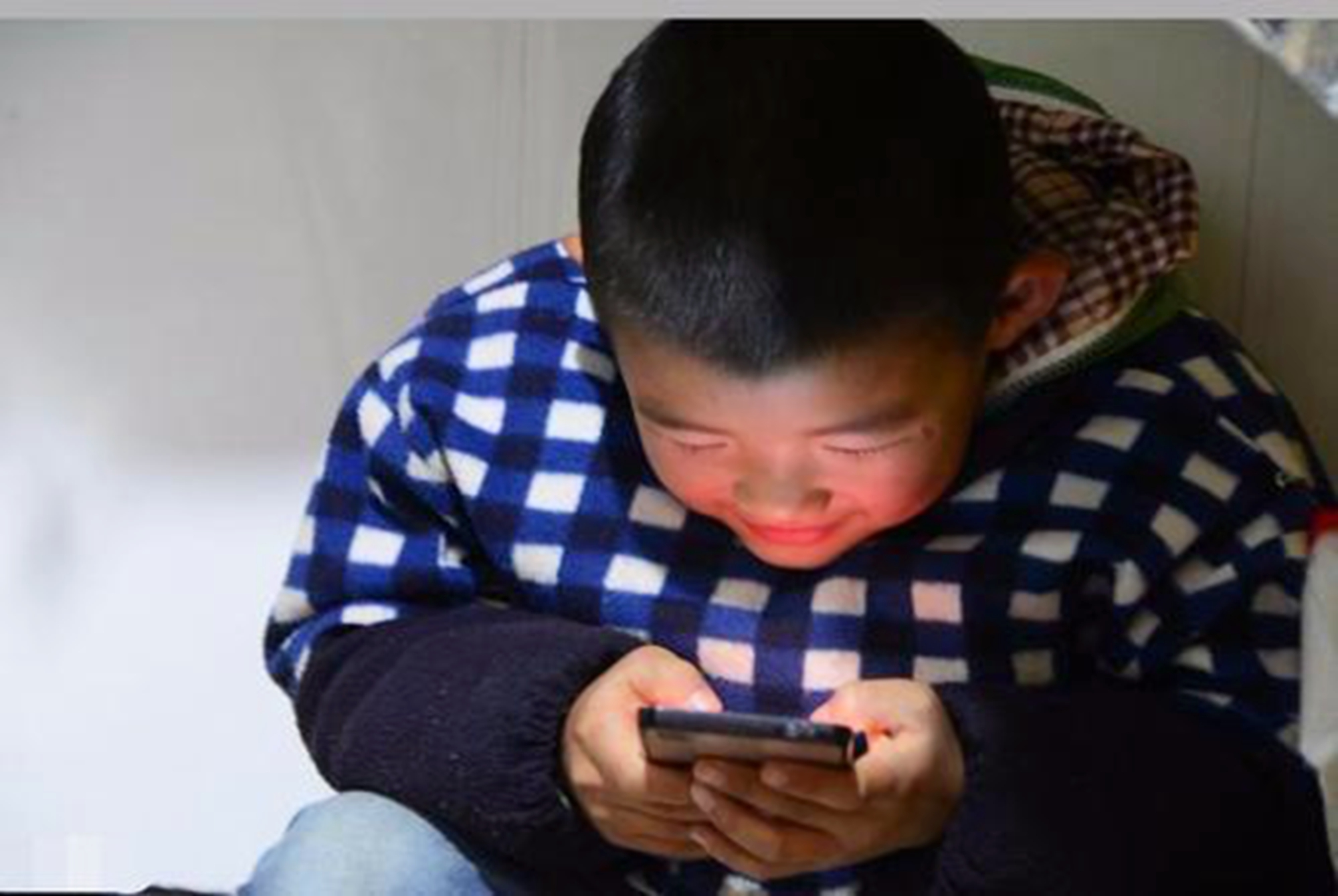 孩子手机玩不了游戏_玩手机游戏孩子怎么教育_孩子手机玩不了游戏