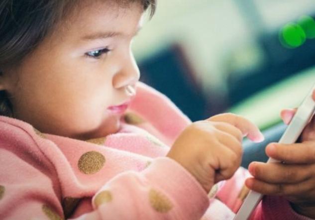 国外孩子玩游戏吗_外国小孩玩手机游戏吗_国外孩子用手机玩游戏