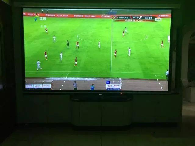 投影电视仪机好用吗_投影仪还是电视机好_投影仪好还是电视好知乎