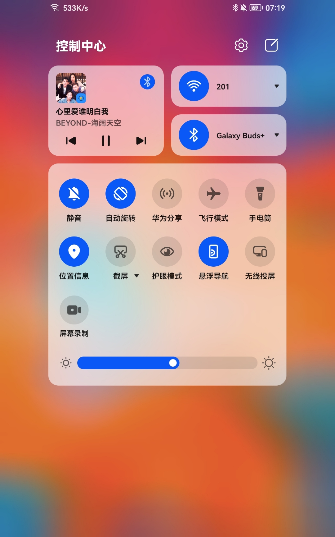 华为耳机玩游戏有时突然没声音_什么华为耳机打游戏就不能语音_华为手机戴耳机玩游戏黑屏