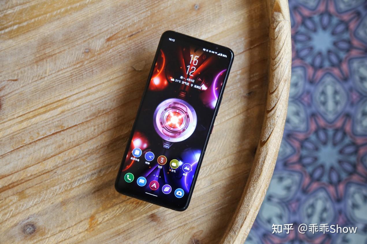 华硕手机打游戏怎么样_华硕rog游戏手机打游戏_华硕手机玩游戏卡吗