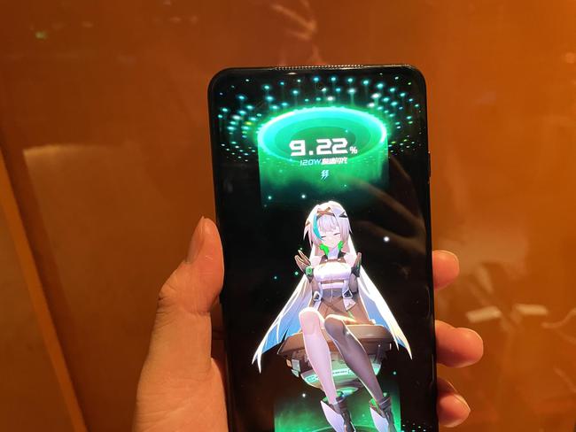 黑鲨电竞游戏手机肩键_黑鲨电竞手游肩键评测_黑鲨肩键吃鸡神器评测