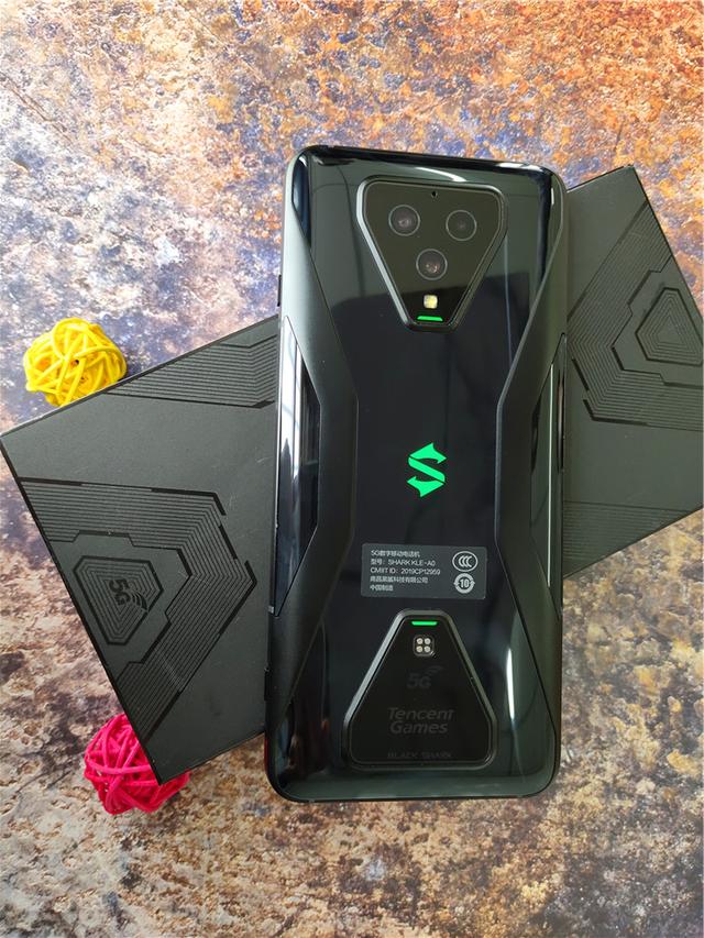 绿色的游戏盒有哪些_绿色游戏手机开箱_绿色的手游