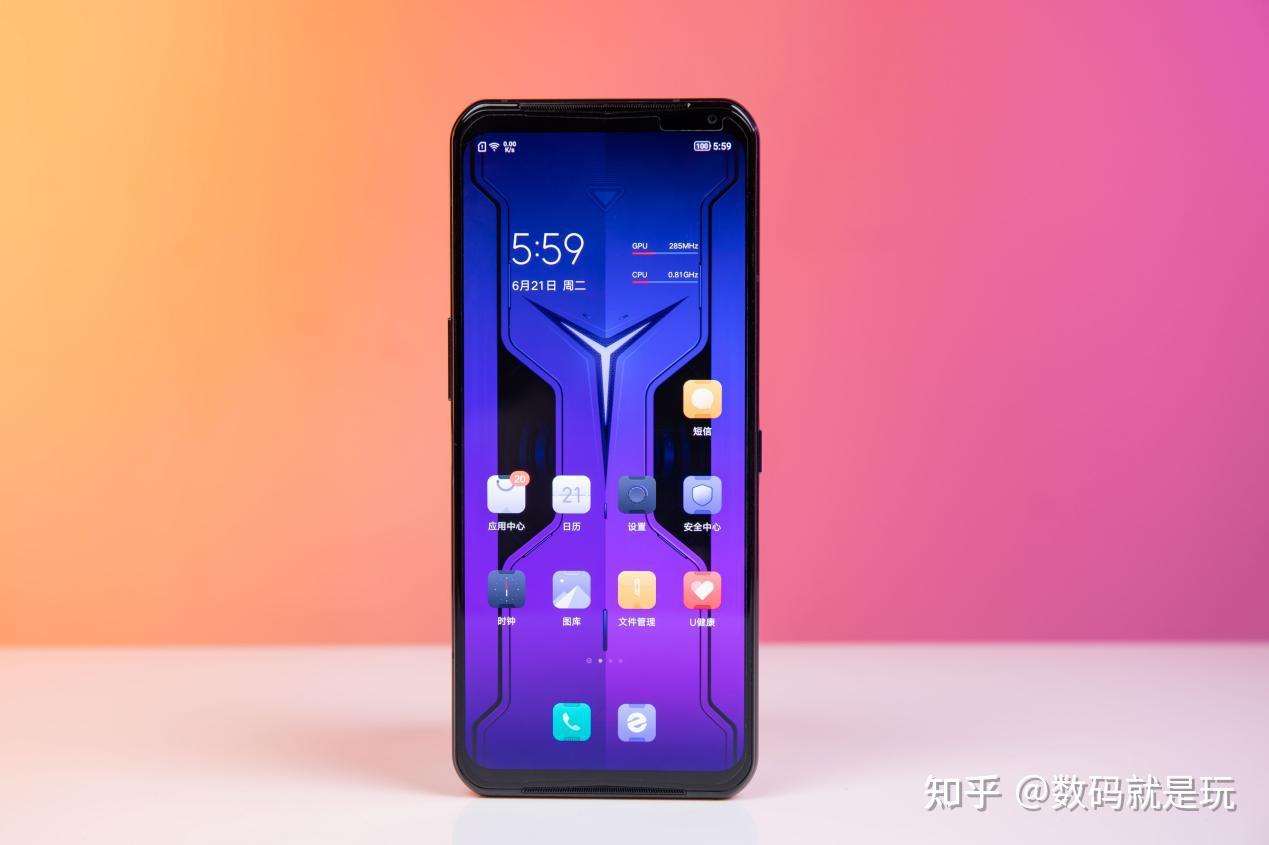 俩人玩游戏用什么手机_两人玩手机小游戏_两人玩手机游戏