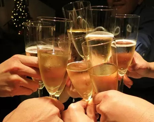 酒局抽牌游戏_抽奖喝酒游戏_酒桌上的手机抽奖游戏