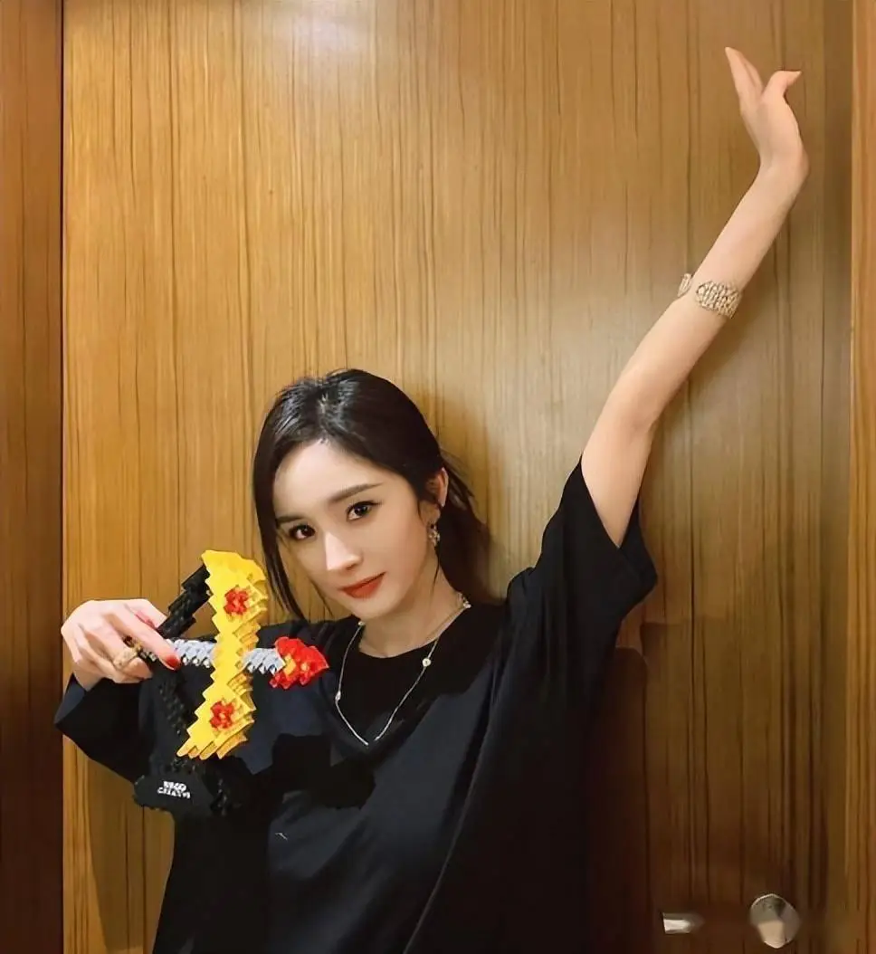 刘恺威杨幂代言的游戏手机_杨幂刘恺威广告_杨幂刘恺威合作新戏