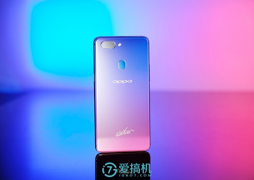 探索神秘的碧蓝新星：光芒穿越光年，照亮前路的启示
