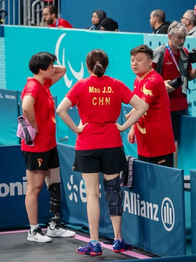 假肢玩家_假肢打游戏_假肢手机游戏